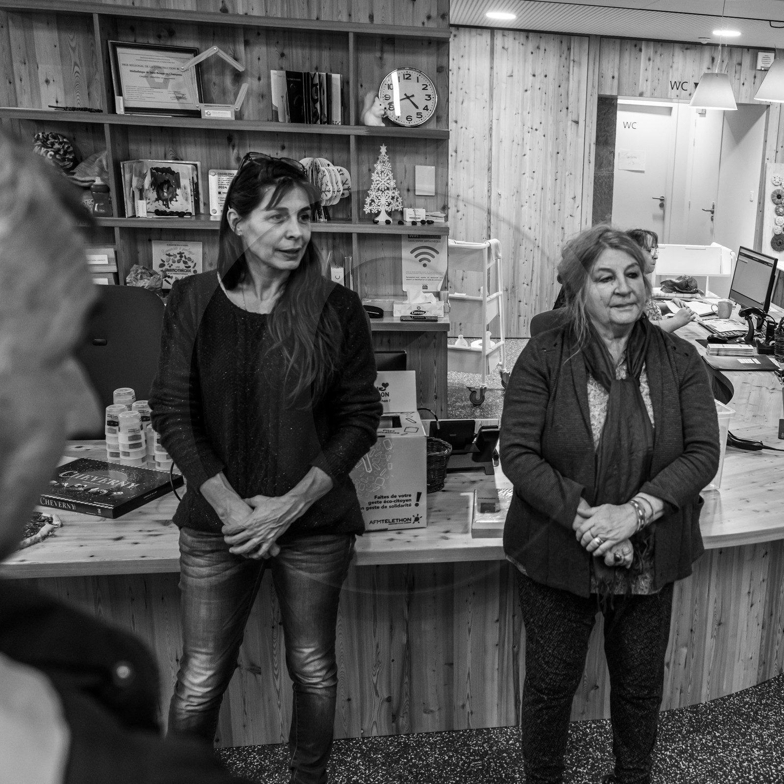 Vernissage de l'exposition L comme laine, lien, lieu à la médiathèque de St-Bonnet-en-Champsaur Vernissage de l'exposition L comme laine, lien, lieu à la médiathèque de St-Bonnet-en-Champsaur