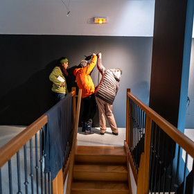 Exposition L comme laine, lien, lieu conçue par l'Ouort de Benevènt, sous la houlette de Claudine Meyer, artiste plasticienne, accompagnée de photographies de Denis Lebioda. Une proposition de la Communauté de Communes du Champsaur - Valgaudemar et de son service culturel.